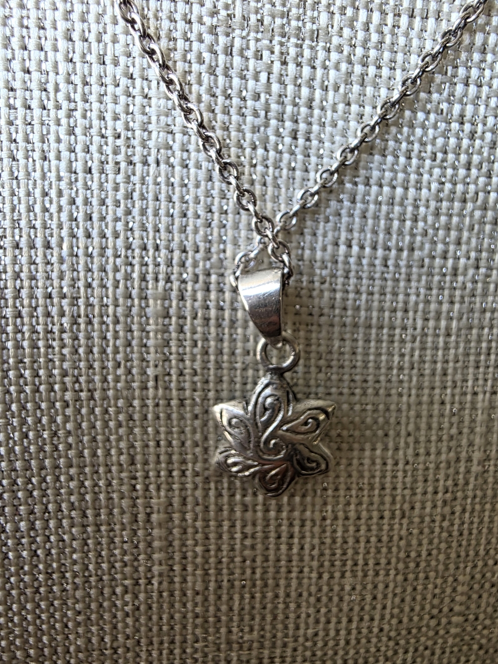 925 delicate, vintage-inspired flower cluster 16" pendant necklace - Picture 11 of 15